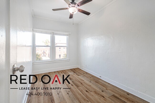 Building Photo - 454 S Catalina St