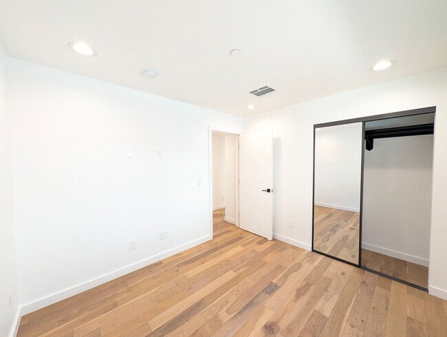 Building Photo - 4260 Laurel Canyon Blvd