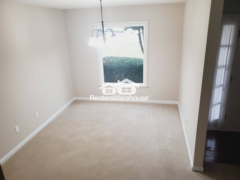 Building Photo - 141 Red Oak Ln