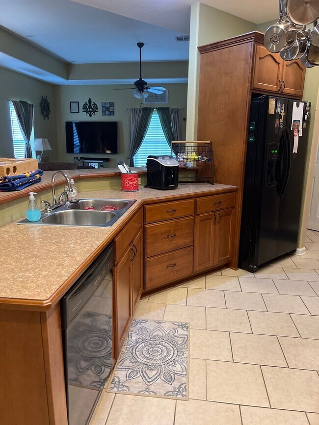 Building Photo - 201 Patrice Cir