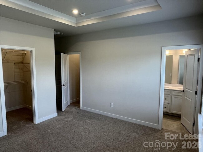 Building Photo - 5013 Griers Hl Dr