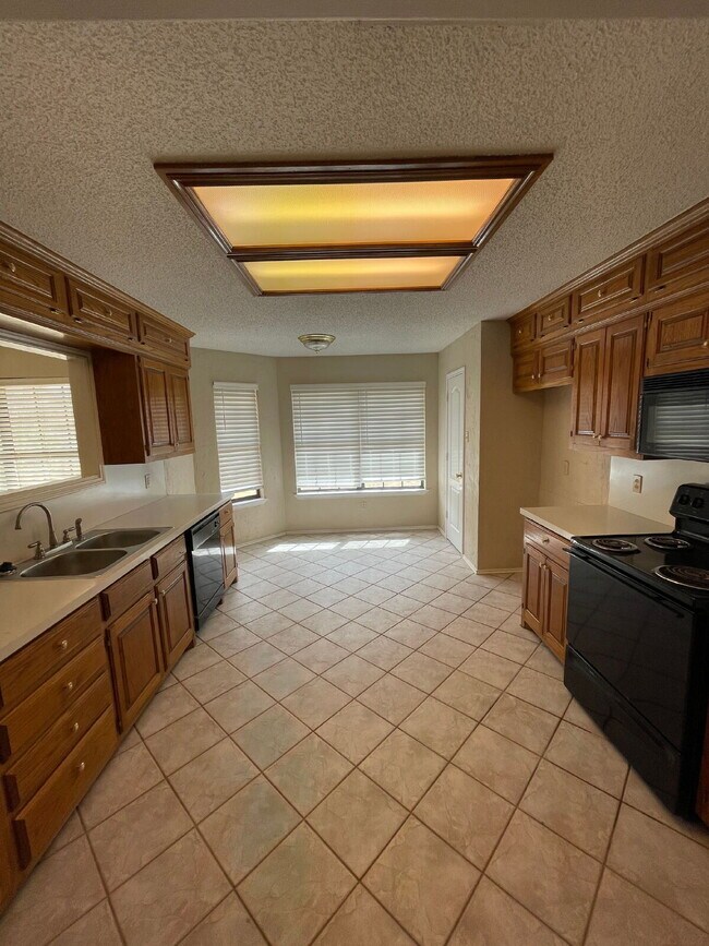 Building Photo - Beautiful 3 bedroom 2 bath Home