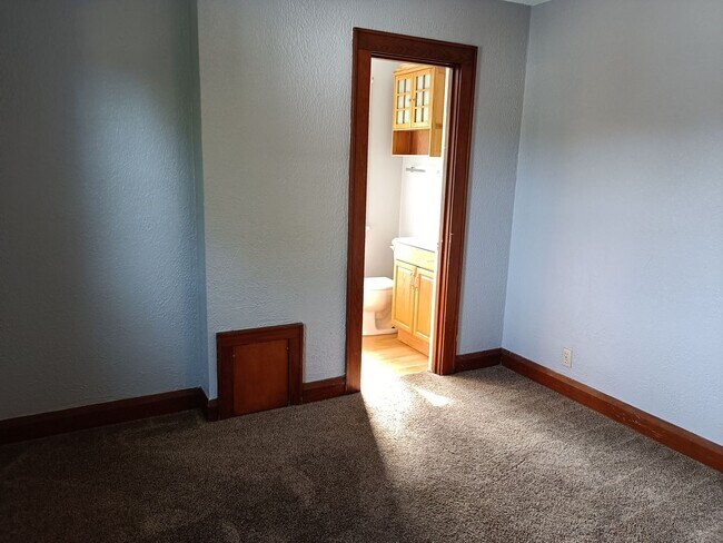 Building Photo - 9214 S Chicago Rd