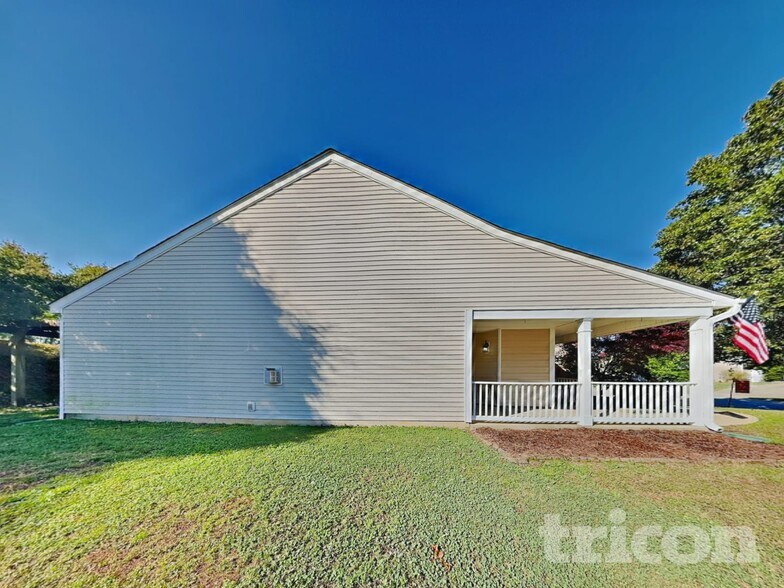 Building Photo - 3009 Softwind Dr