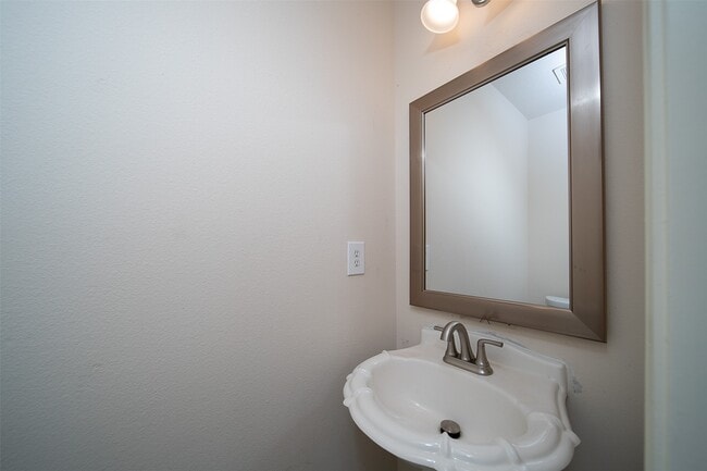 Building Photo - 12934 Kingston Point Ln