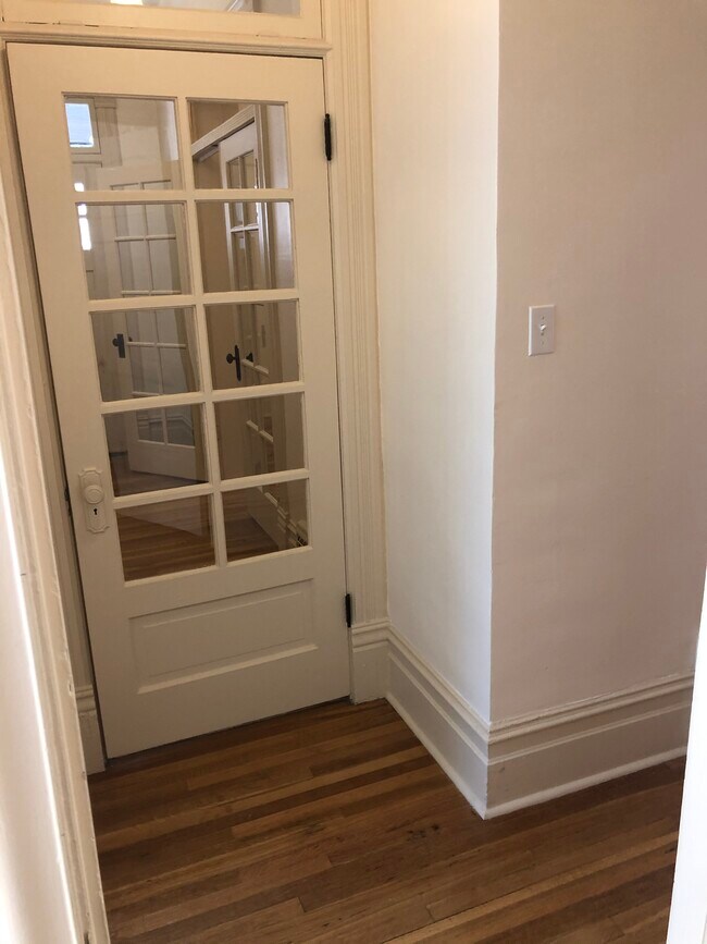 Building Photo - 214 N Canyon Rd