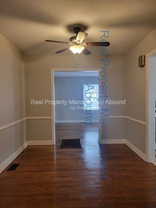 Building Photo - 1415 S New Haven Ave