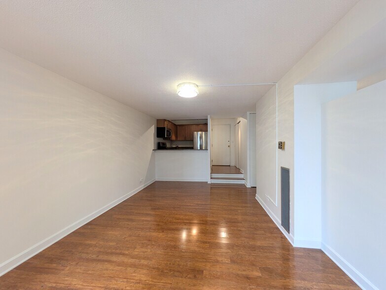 Building Photo - 230 E Ontario St