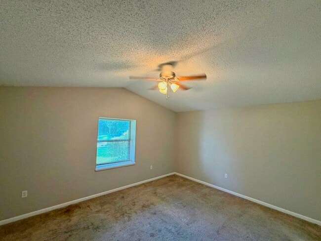 Building Photo - 38 Berkshire Ln
