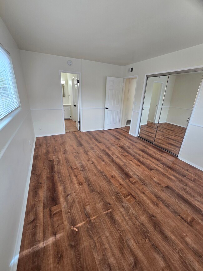 Building Photo - 449 Thumbelina Dr