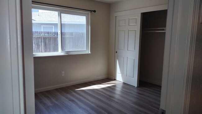 Building Photo - 8977 Laguna Vista Ct