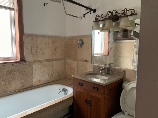 Building Photo - 3513 W Palmer St