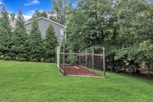 Building Photo - 8313 Henderson Rd