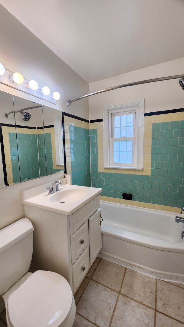 Building Photo - Duplex Close to Shirlington