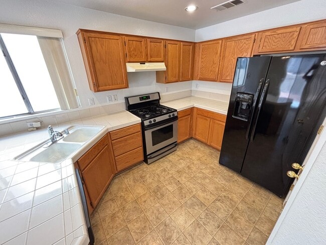 Building Photo - Gorgeous 3Bed/2.5Bath, 2-Story home located in Summerlin