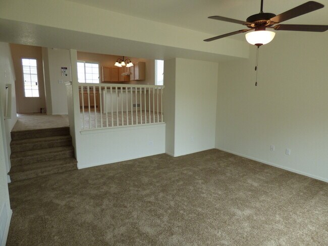Building Photo - Tri-Level 3 Bedroom Home in Village East Subdivision in Windsor