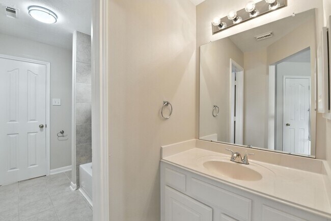 Building Photo - 6538 Ivy Heath Ln