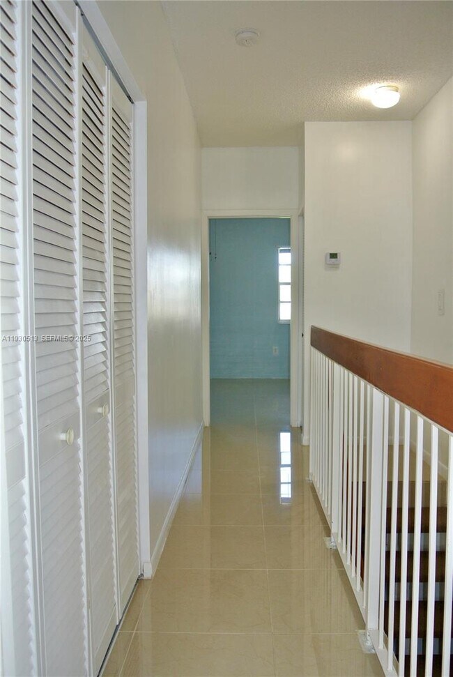 Building Photo - 6420 SW 138th Ct