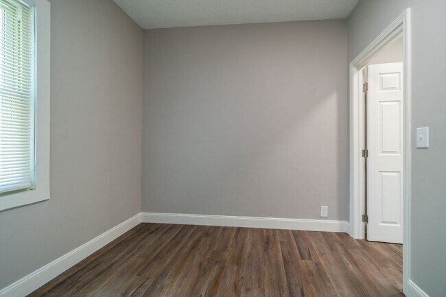 Building Photo - 810 Miller Ave