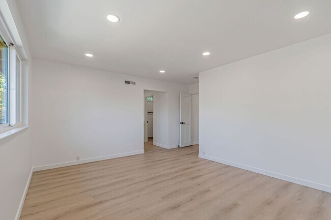 Building Photo - Stunning Updated Home in Almaden Valley