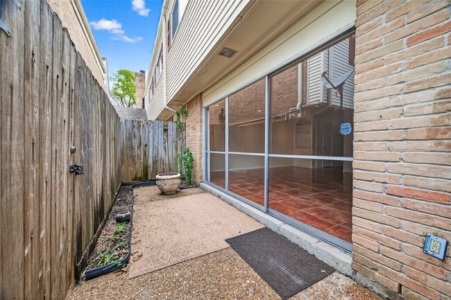 Building Photo - 13244 Trail Hollow Dr