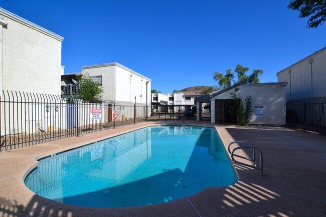 Building Photo - Beautiful 2 bedroom and 2 bath in Phoenix!
