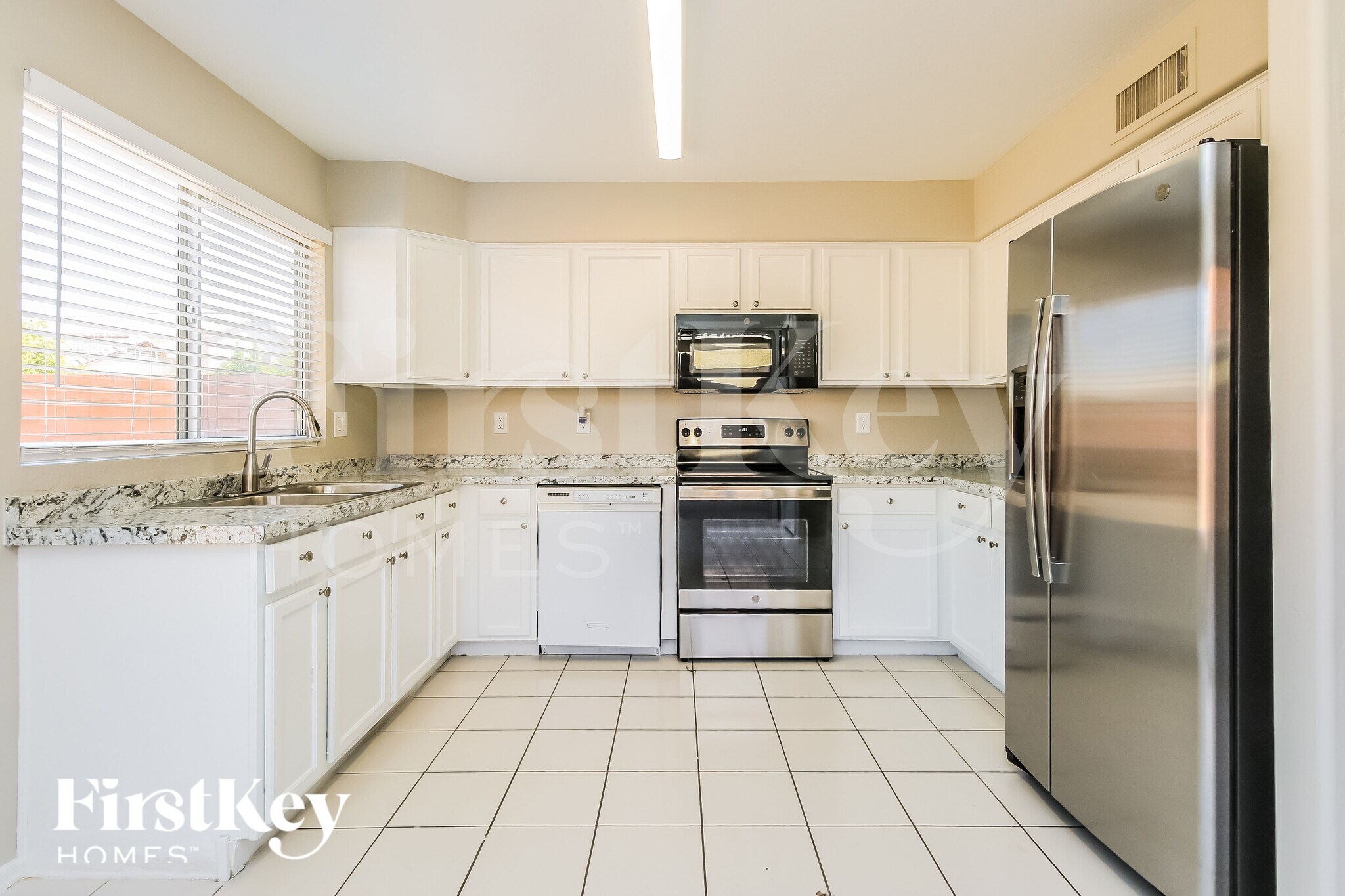 Building Photo - 4332 E Windsong Dr
