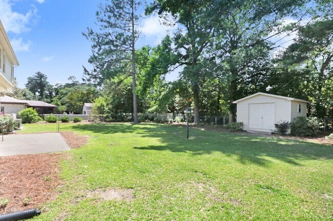 Building Photo - CHARMING 2-STORY BRICK HOME *Excellent Goldsboro Location* Lawn Care Included!