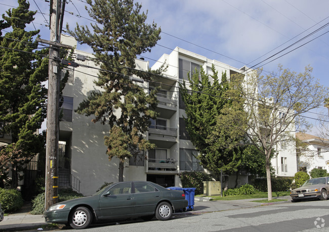 Building Photo - Bellevue Apartments