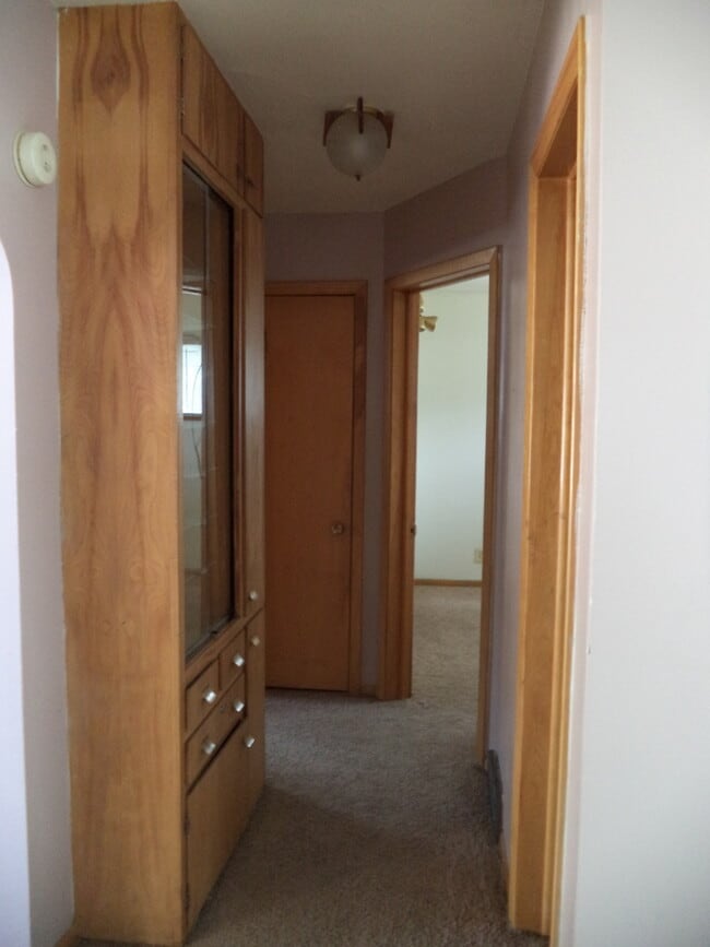 Building Photo - 1224 6th Ave NE