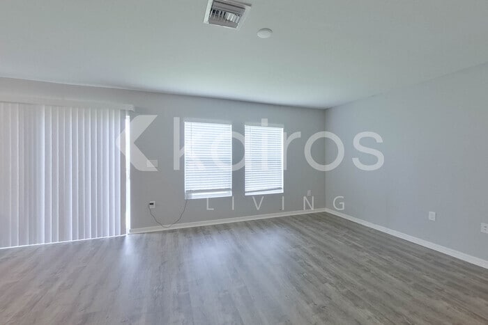 Building Photo - 4204 East 5th Street