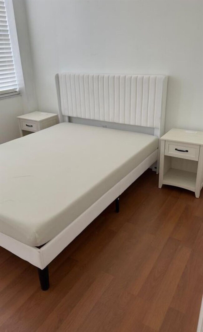 Building Photo - 11930 N Bayshore Dr