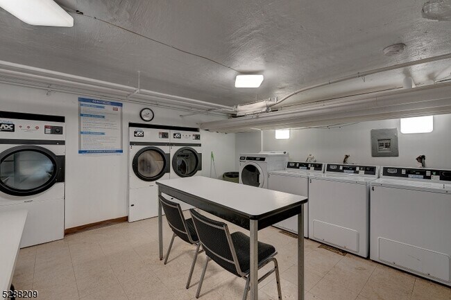 Building Photo - 349 Bloomfield Ave