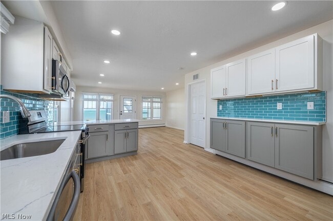 Building Photo - 3844 Edgewater Dr