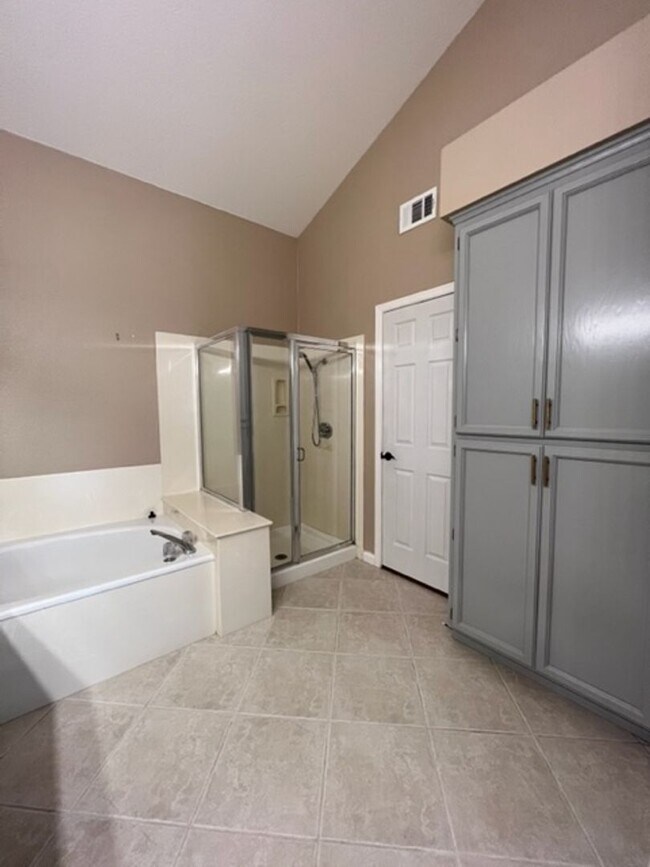 Building Photo - Charming 3 Bedroom 2 Bath with Large Backyard on Corner lot