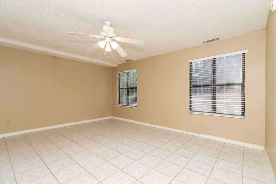 Building Photo - 1204 Trout Dr