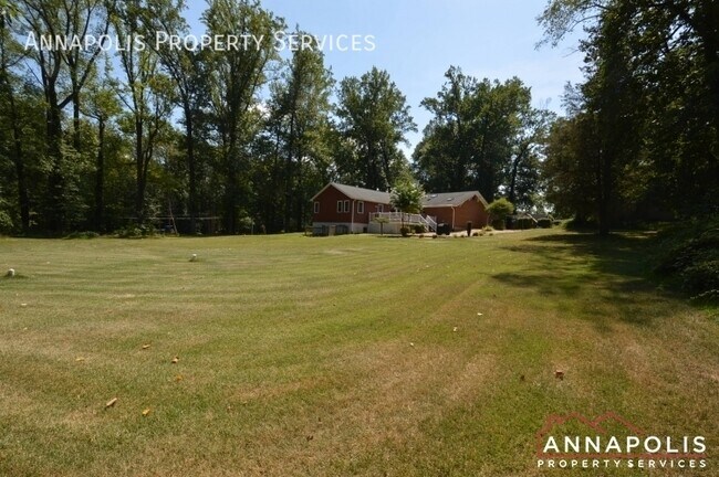 Building Photo - 816 maple road