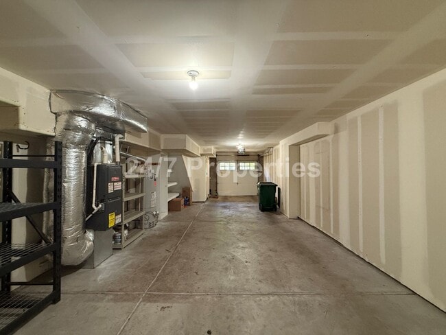 Building Photo - Cozy and Spacious Townhome w/ Deck & Balco...
