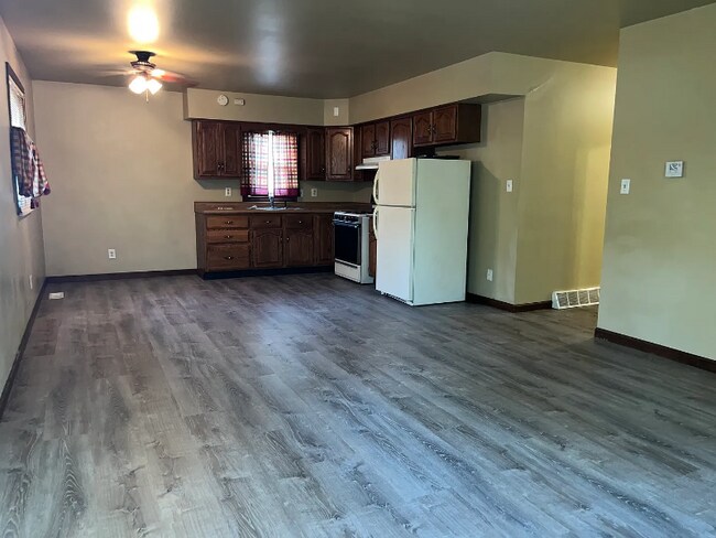 Building Photo - 722 W North St