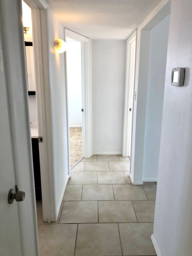 Building Photo - Cute 3 Bedroom Home on Large Fully Fenced Lot!