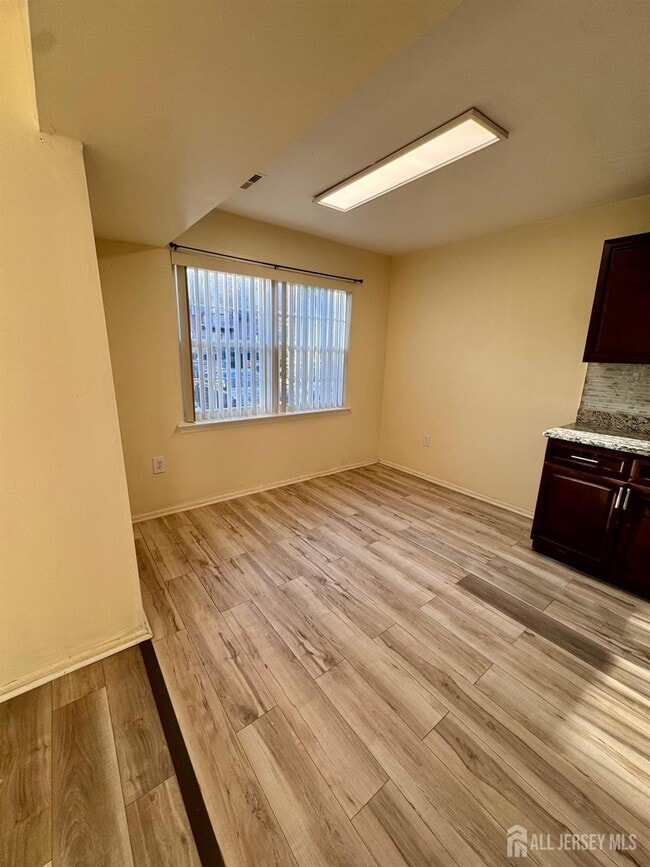 Building Photo - 1202 Green Hollow Dr