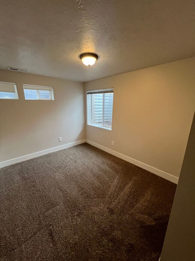 Building Photo - 2975 Madison Ave