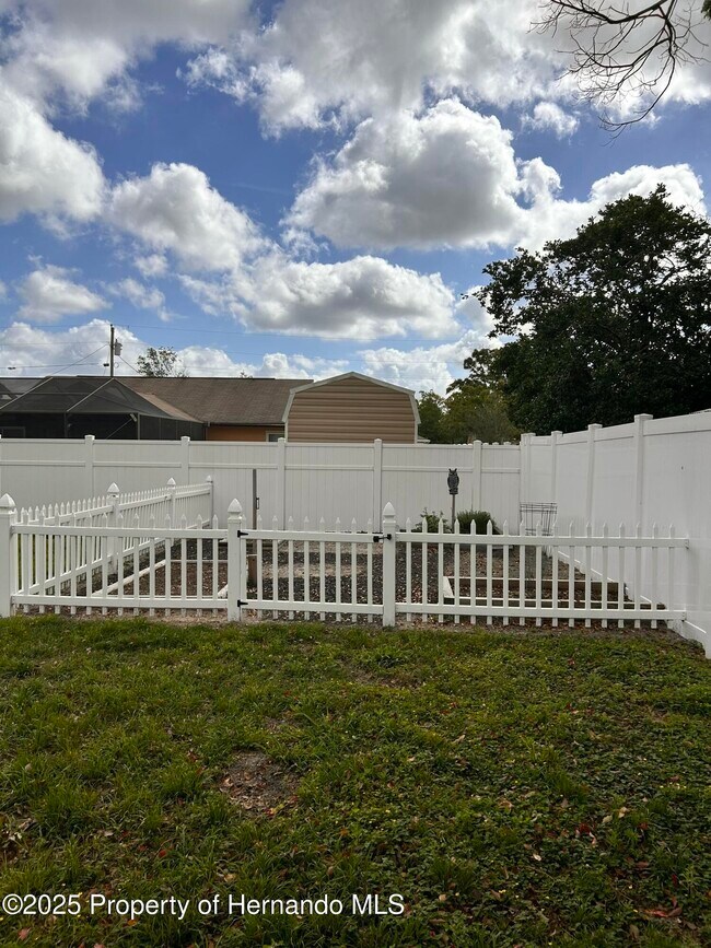 Building Photo - 10405 Lafoy Rd