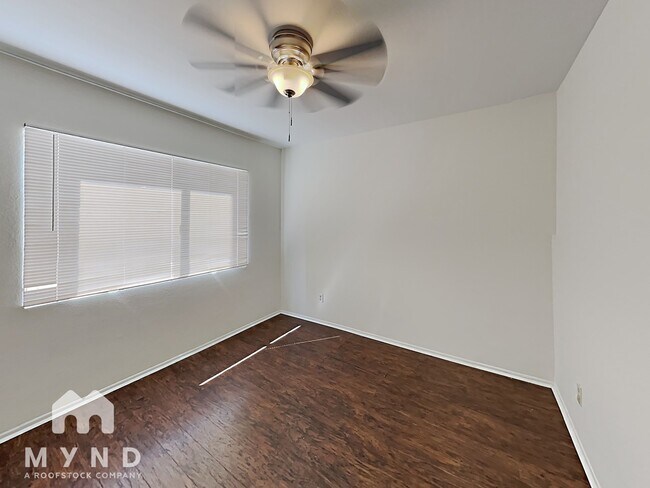 Building Photo - 2742 S Las Flores