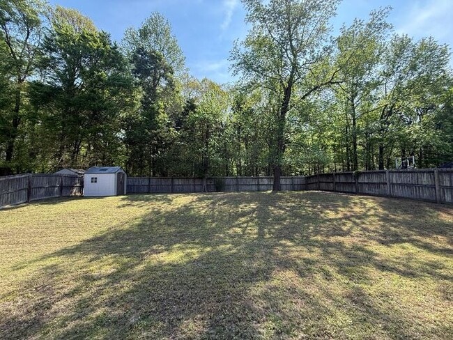 Building Photo - SPRING LAKE ADORABLE HOME with Backyard Fence