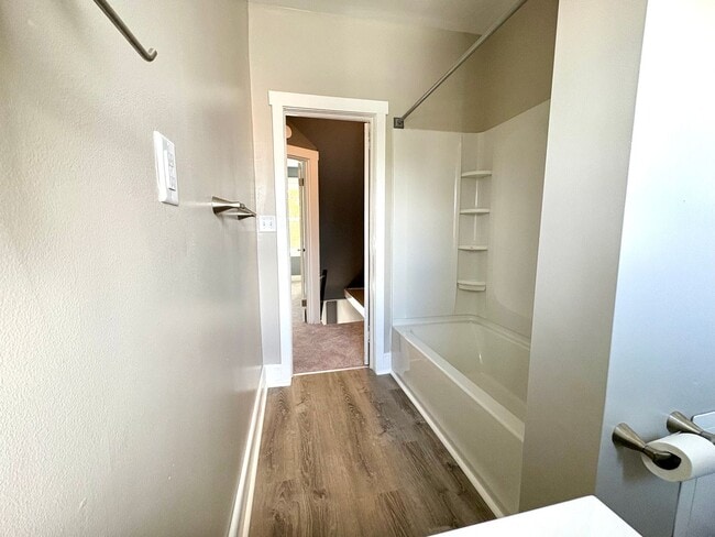 Building Photo - 2 Bedroom 1 Bathroom in Lancaster!