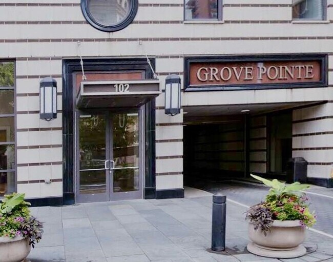 Building Photo - 102 Christopher Columbus Dr