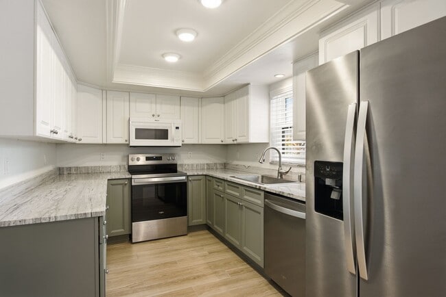 Building Photo - 2453 Egret Blvd
