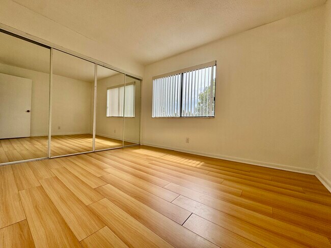 Building Photo - 6330 Red Pine Ln