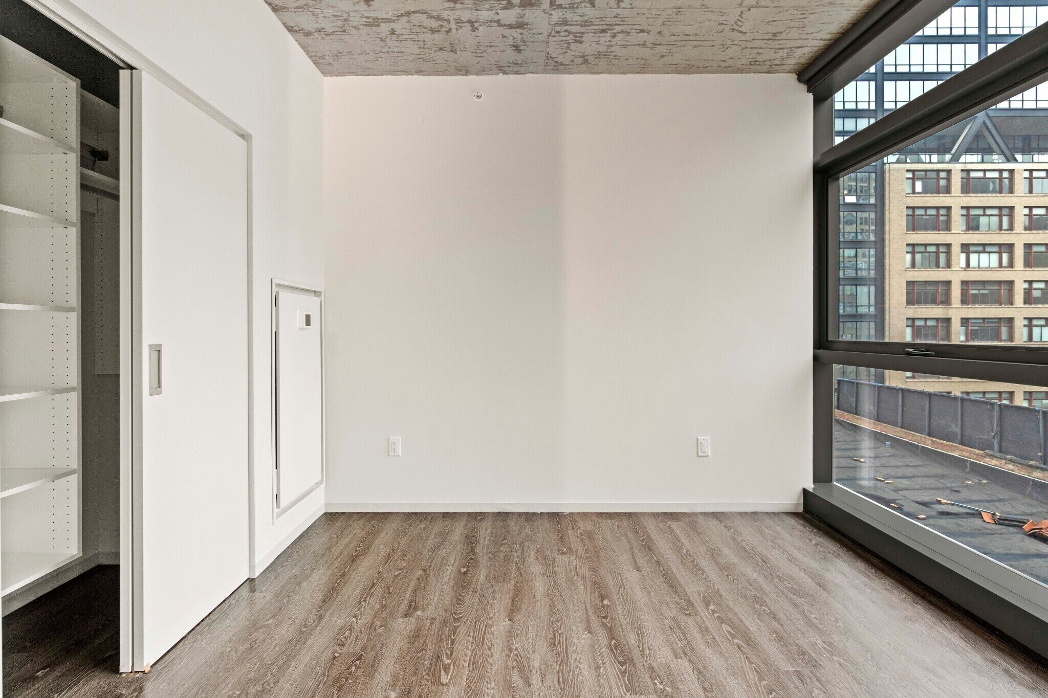 Building Photo - 643 S Clark St
